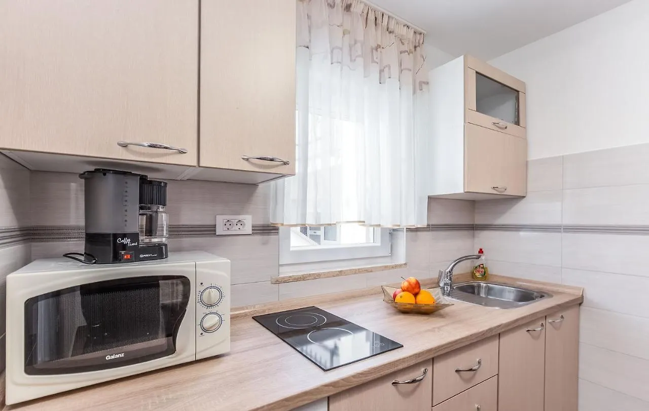 Ivana B4 N1 Porec Apartment